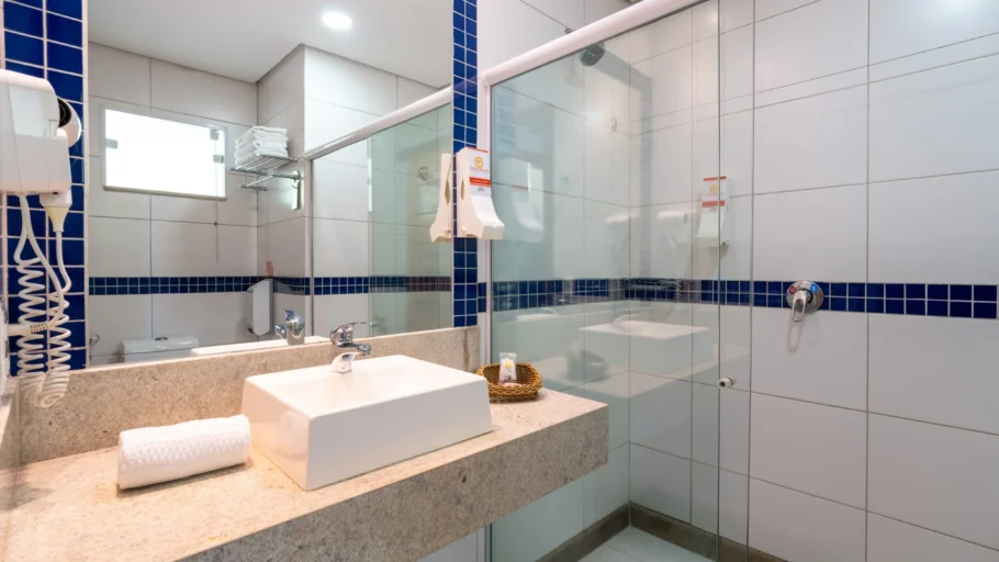 banheiro-do-apartamento-luxo