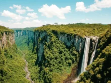 Ver mais: Descubra os principais cânions de Cambará do Sul, como Itaimbezinho e Fortaleza, e veja dicas de visita, trilhas e melhores épocas.