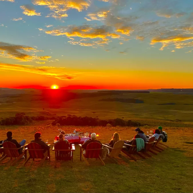 Com início ao pôr do sol