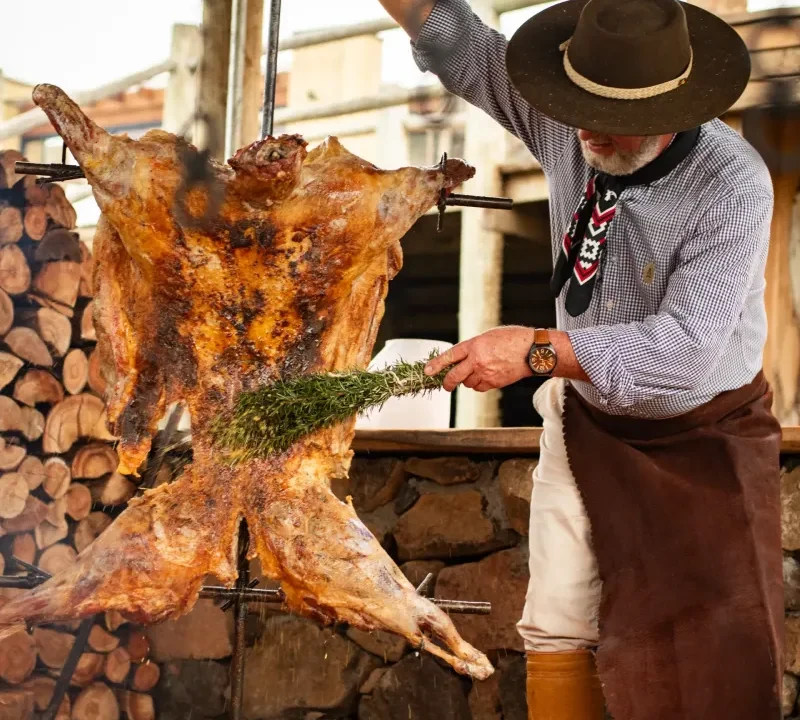 cordeiro-no-fogo-de-chao-culinaria-farroupilha