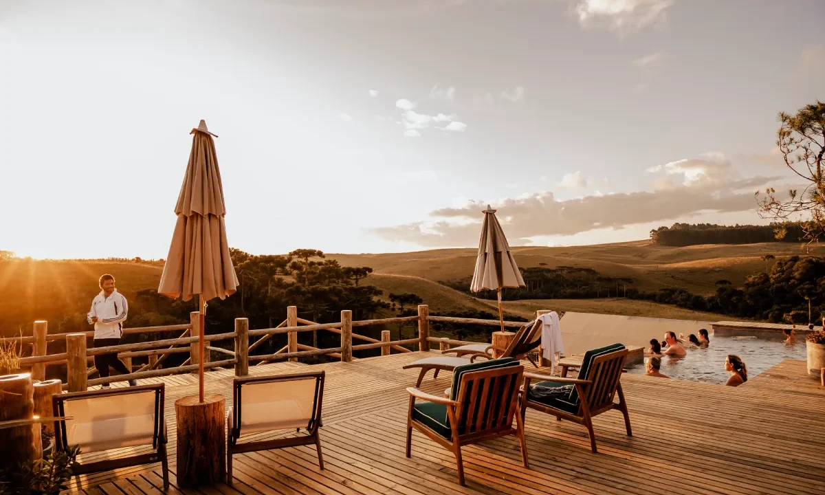 deck-piscina-parador