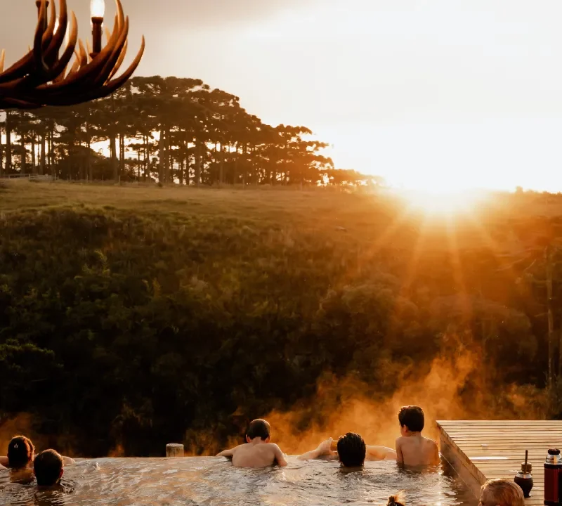 por-do-sol-piscina